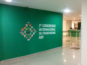 adesivo de parede em tecido em local para eventos em hotel